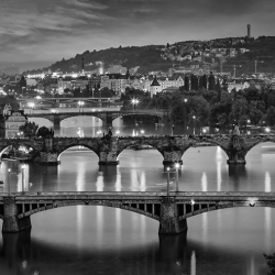 496 - Città - Evening view bridges in Prague - BW
